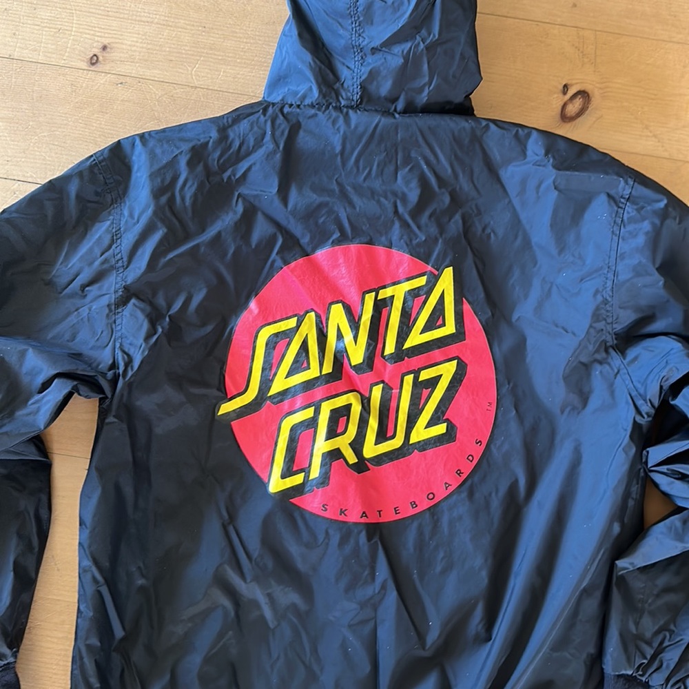 ▪️Santa Cruz wind breaker
